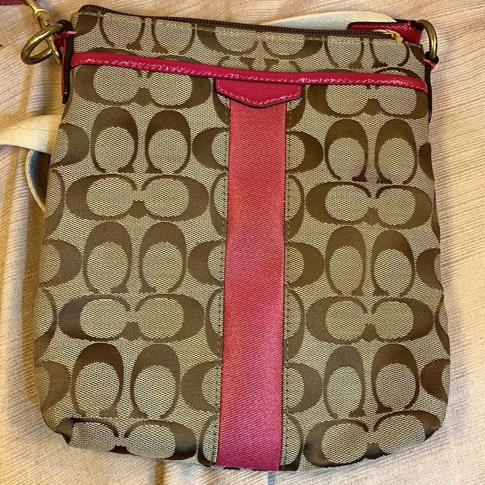 Coach monogrammed crossbody adjustable strap bag - Picture 14 of 14